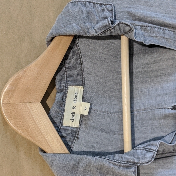 Long sleeve or quarter length button up blouse - Picture 2 of 3